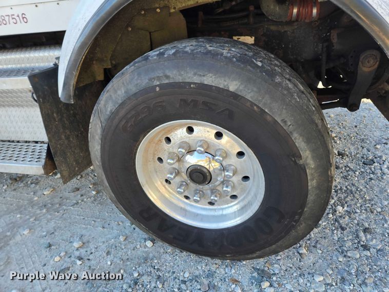 image for item YA1351 1994 Kenworth T800 dump truck