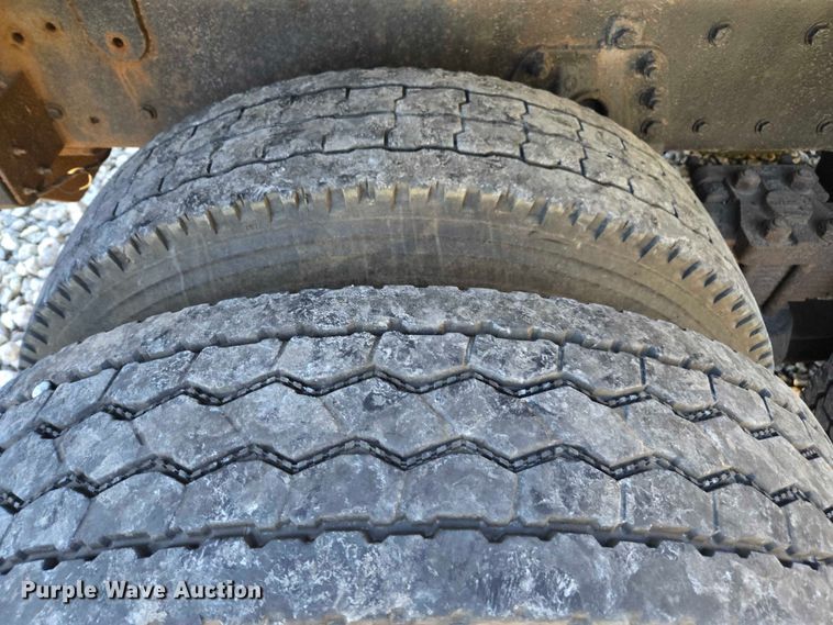 image for item YA1351 1994 Kenworth T800 dump truck