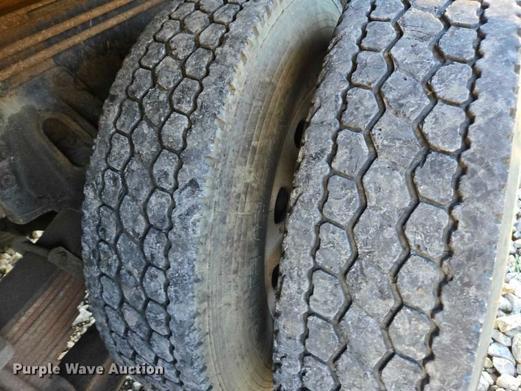 image for item YA1351 1994 Kenworth T800 dump truck