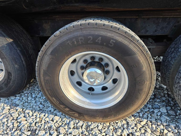 image for item YA1351 1994 Kenworth T800 dump truck