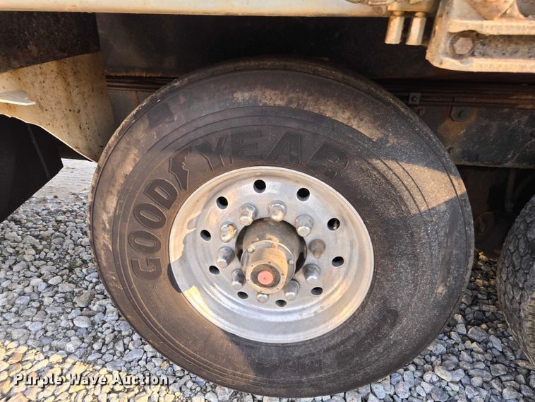 image for item YA1351 1994 Kenworth T800 dump truck