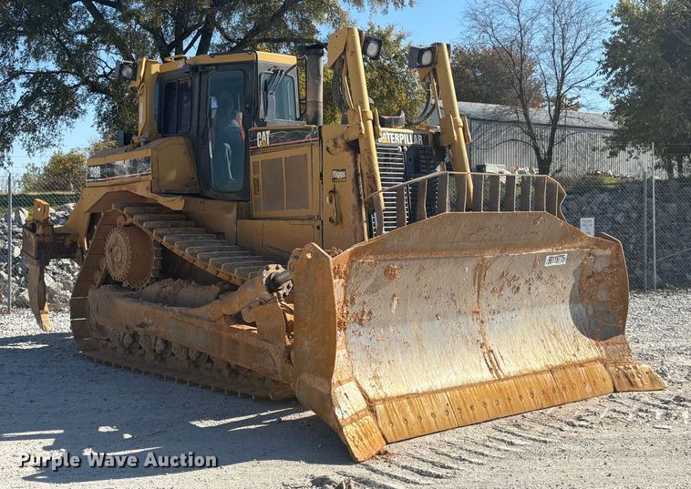 image for item YA1414 2004 Caterpillar D8R Series II dozer