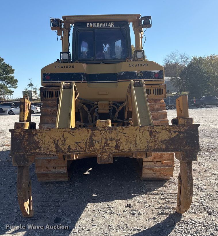 image for item YA1414 2004 Caterpillar D8R Series II dozer