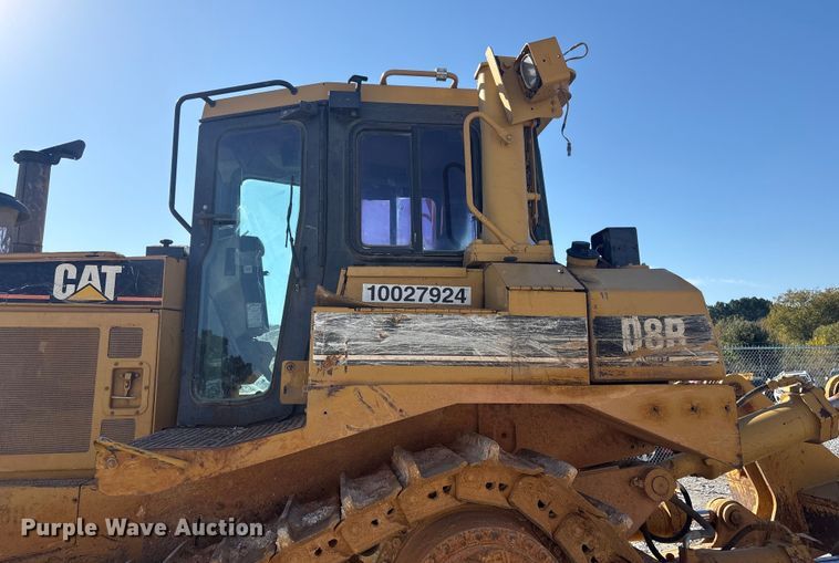 image for item YA1414 2004 Caterpillar D8R Series II dozer