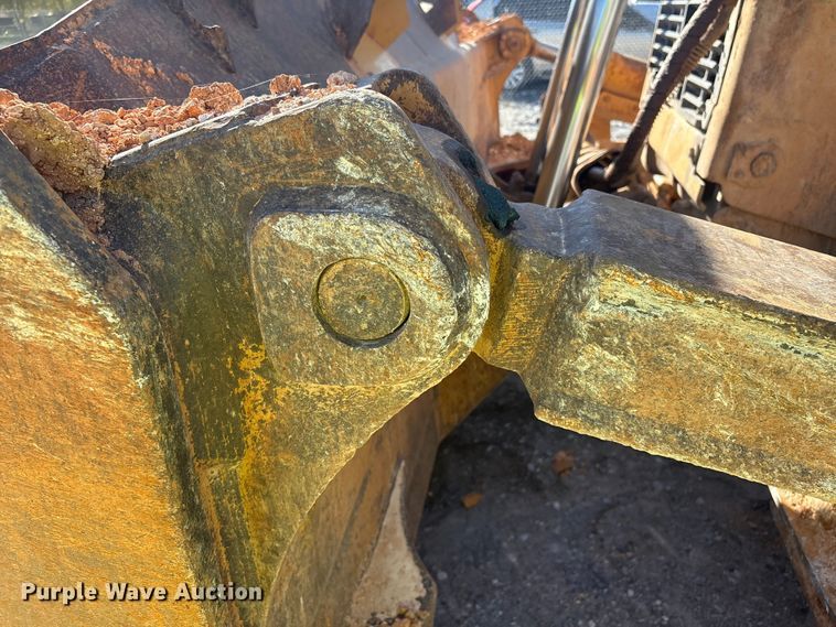 image for item YA1414 2004 Caterpillar D8R Series II dozer