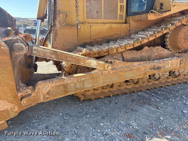 image for item YA1414 2004 Caterpillar D8R Series II dozer