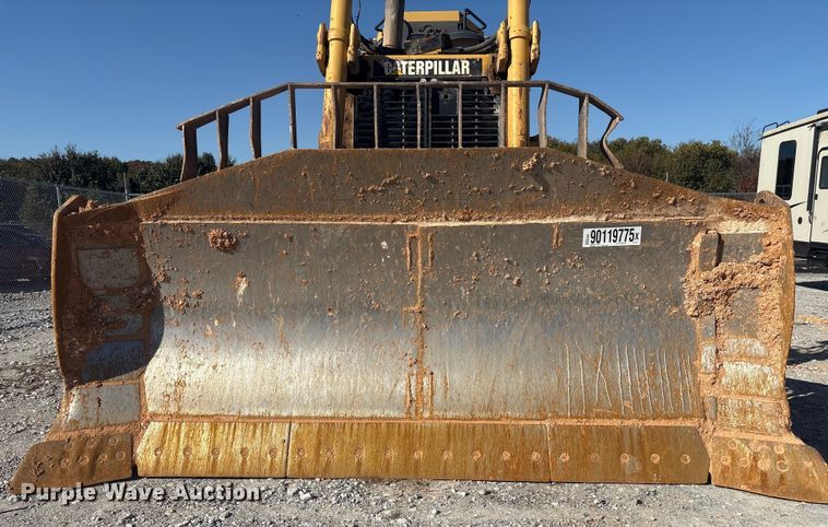 image for item YA1414 2004 Caterpillar D8R Series II dozer