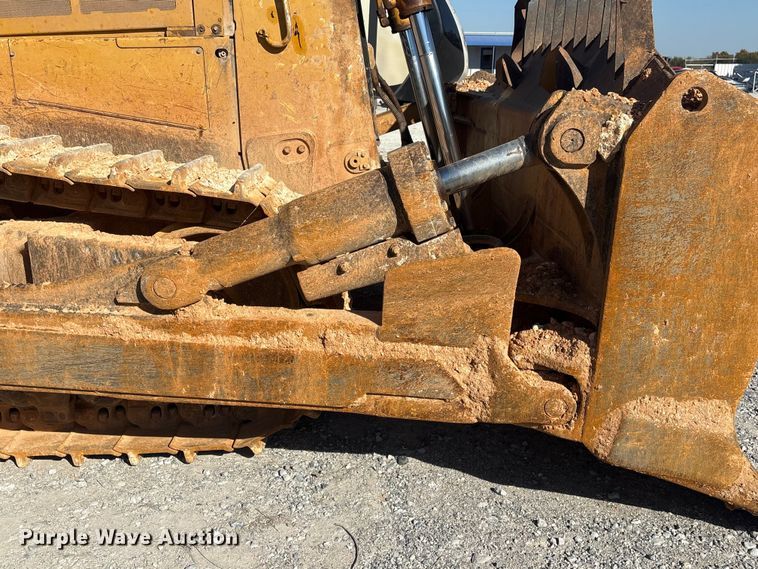 image for item YA1414 2004 Caterpillar D8R Series II dozer