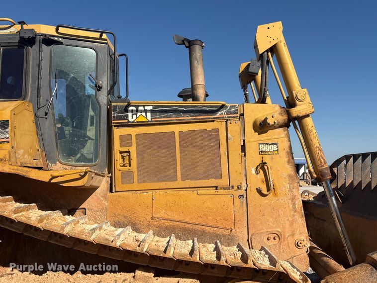 image for item YA1414 2004 Caterpillar D8R Series II dozer