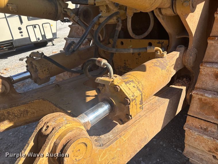 image for item YA1414 2004 Caterpillar D8R Series II dozer