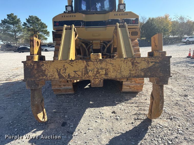 image for item YA1414 2004 Caterpillar D8R Series II dozer