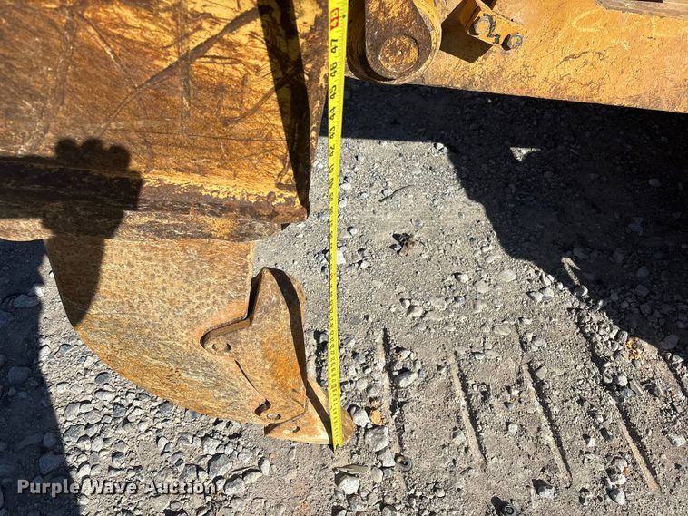 image for item YA1414 2004 Caterpillar D8R Series II dozer