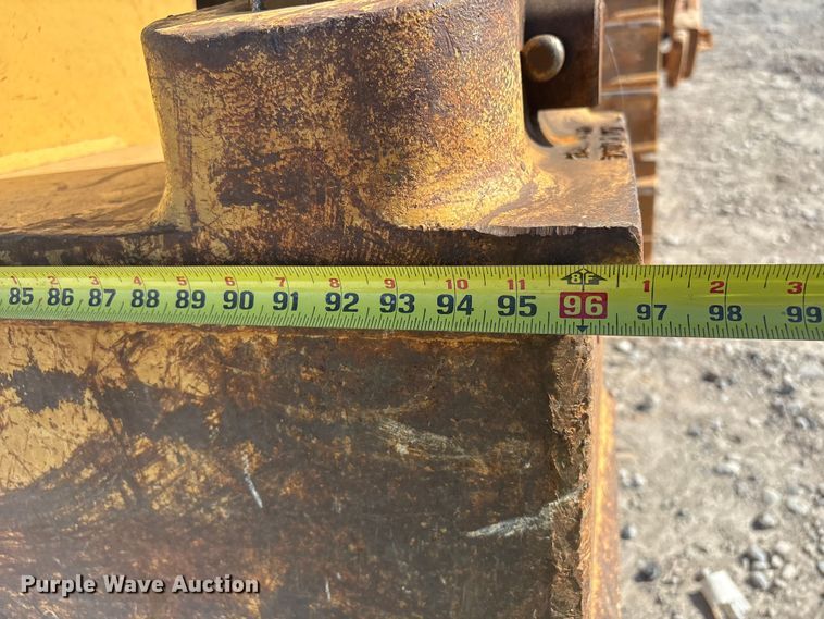 image for item YA1414 2004 Caterpillar D8R Series II dozer