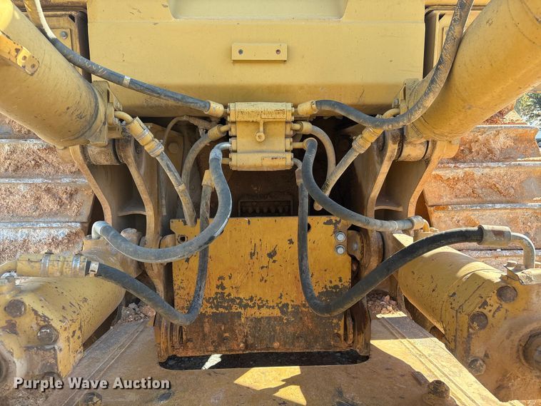 image for item YA1414 2004 Caterpillar D8R Series II dozer