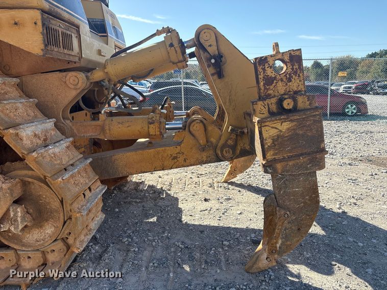 image for item YA1414 2004 Caterpillar D8R Series II dozer