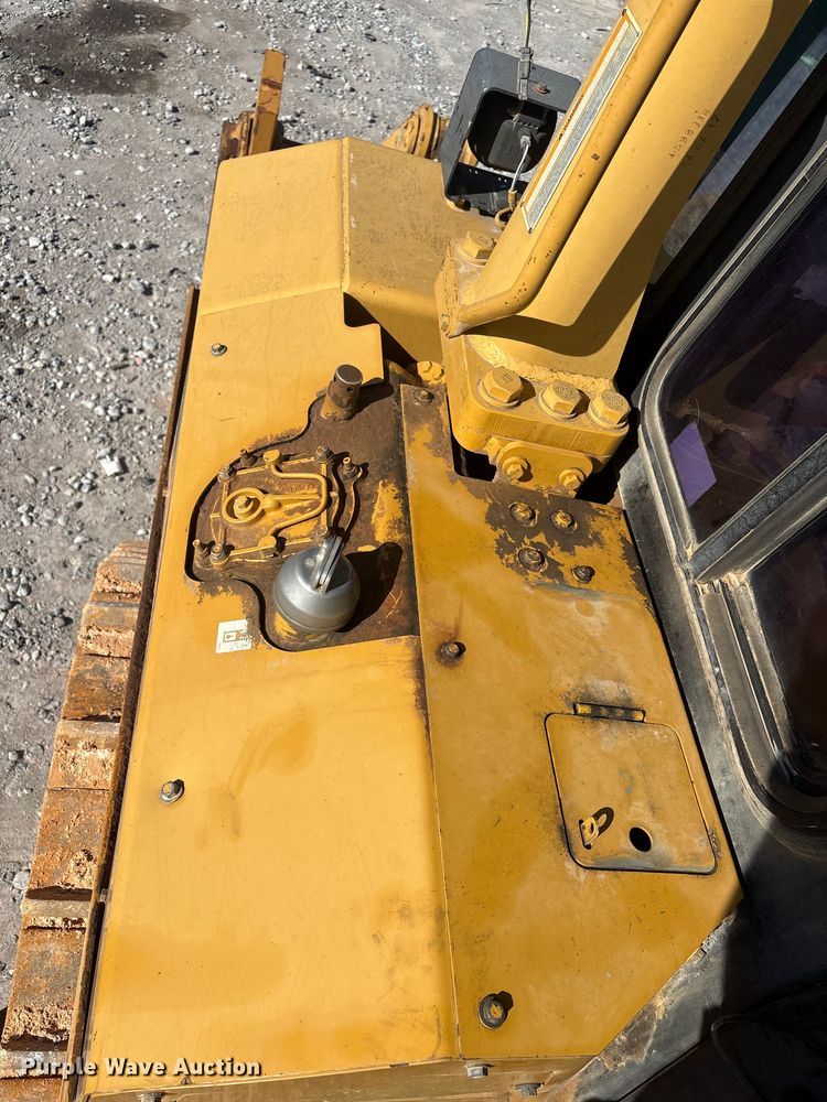 image for item YA1414 2004 Caterpillar D8R Series II dozer
