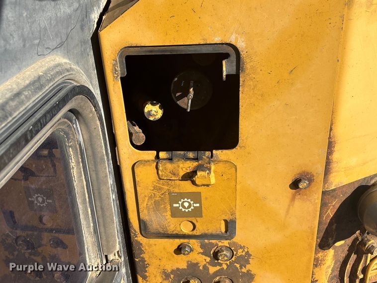 image for item YA1414 2004 Caterpillar D8R Series II dozer