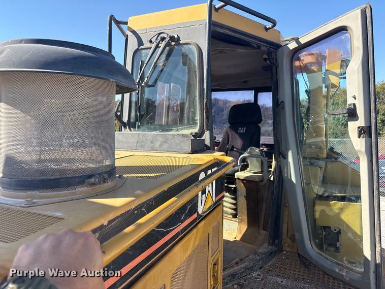 image for item YA1414 2004 Caterpillar D8R Series II dozer