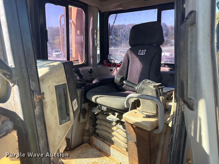 image for item YA1414 2004 Caterpillar D8R Series II dozer