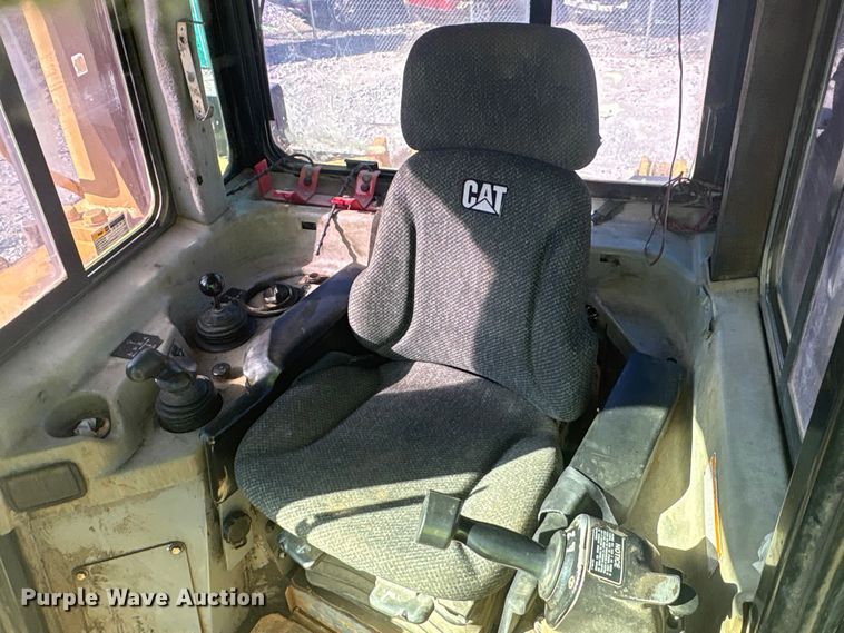 image for item YA1414 2004 Caterpillar D8R Series II dozer