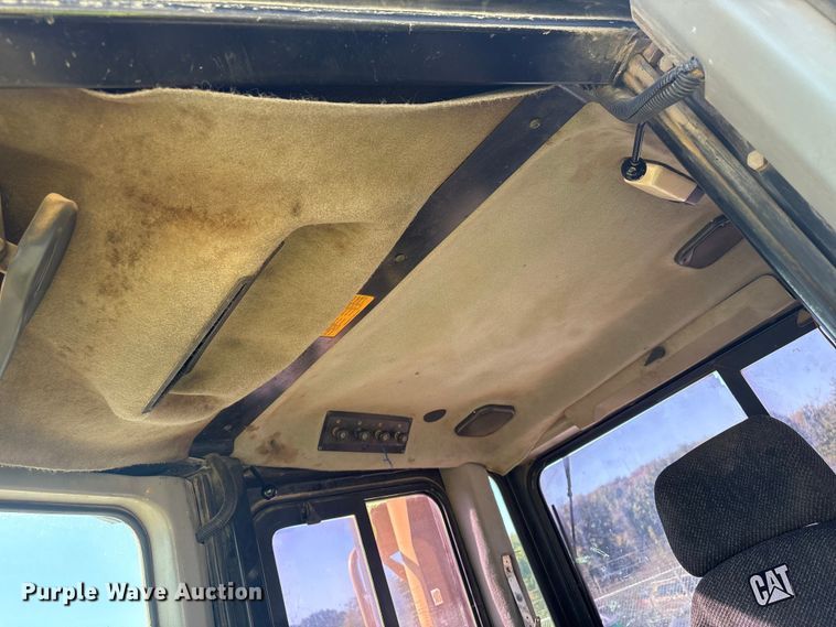 image for item YA1414 2004 Caterpillar D8R Series II dozer