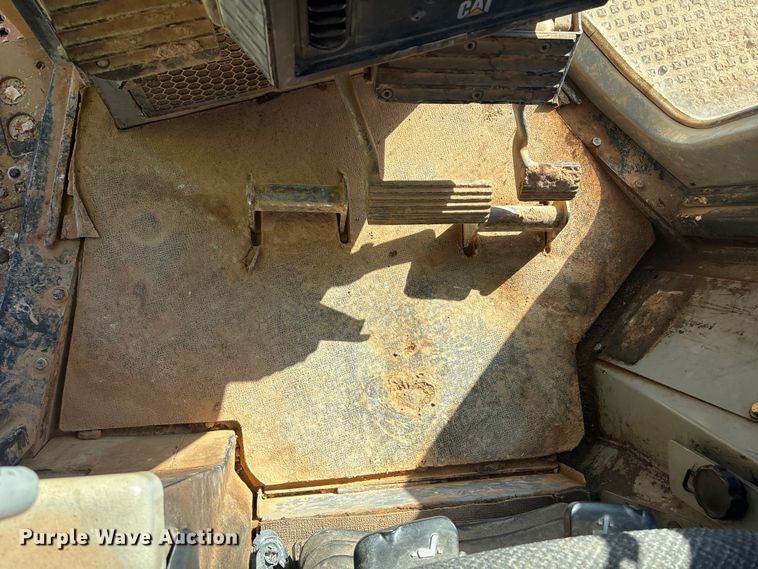 image for item YA1414 2004 Caterpillar D8R Series II dozer