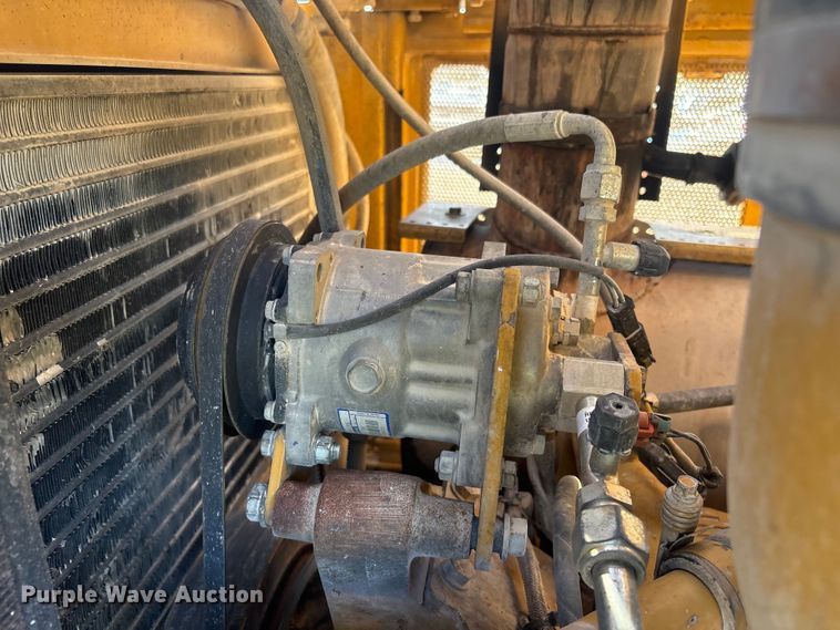 image for item YA1414 2004 Caterpillar D8R Series II dozer