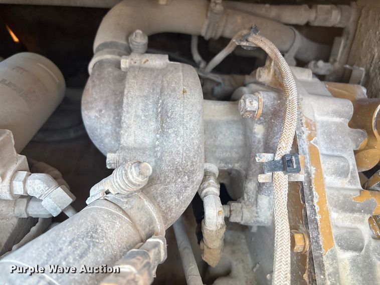 image for item YA1414 2004 Caterpillar D8R Series II dozer