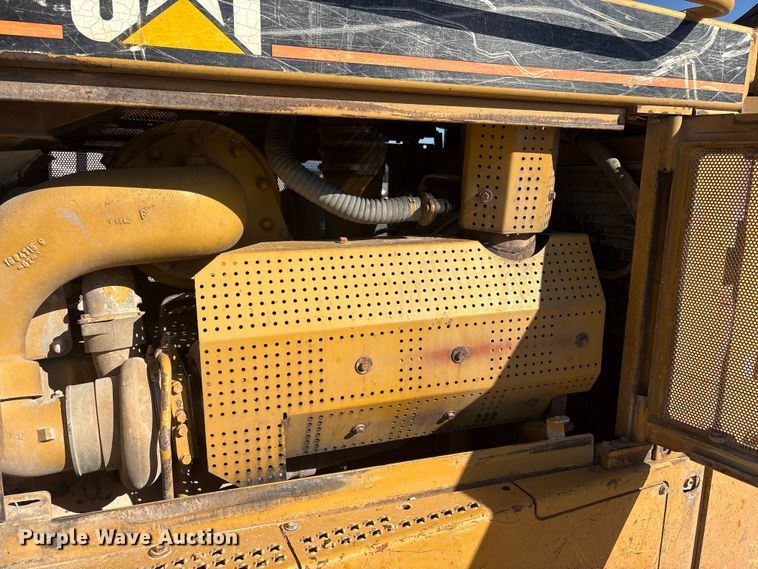 image for item YA1414 2004 Caterpillar D8R Series II dozer