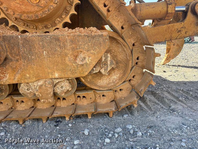 image for item YA1414 2004 Caterpillar D8R Series II dozer
