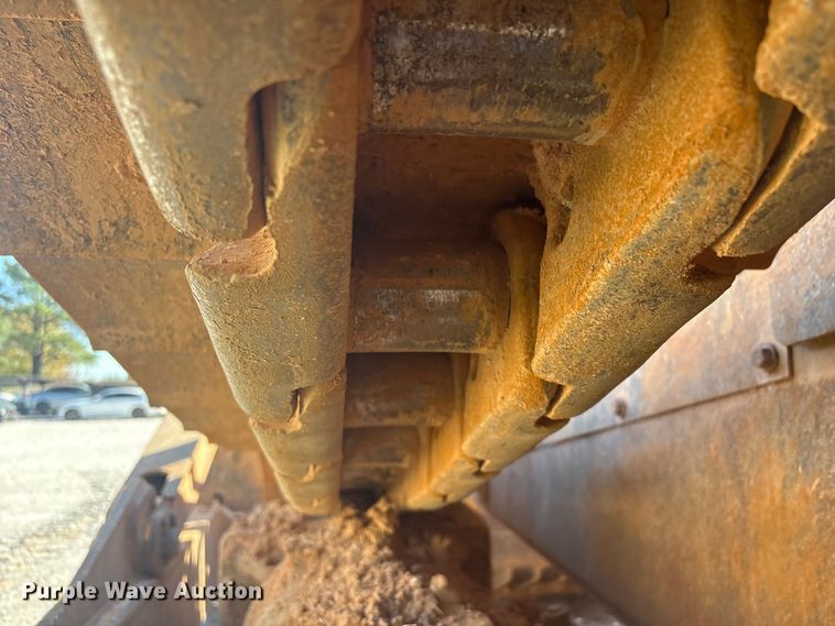 image for item YA1414 2004 Caterpillar D8R Series II dozer