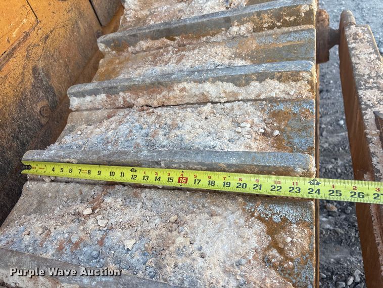 image for item YA1414 2004 Caterpillar D8R Series II dozer