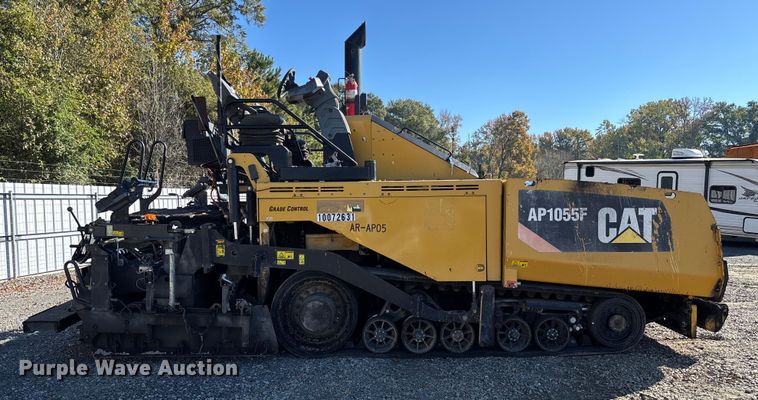 image for item YA1418 2016 Caterpillar AP1055F paver