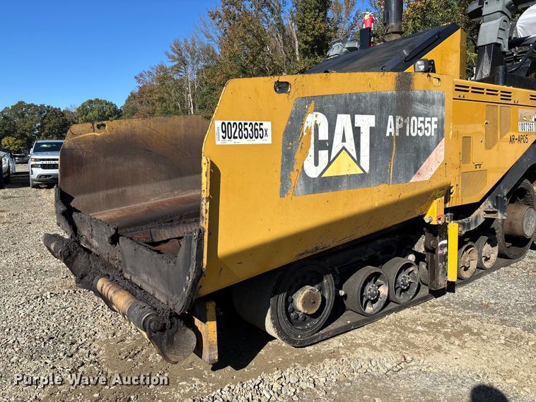 image for item YA1418 2016 Caterpillar AP1055F paver