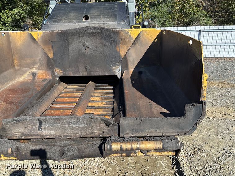 image for item YA1418 2016 Caterpillar AP1055F paver