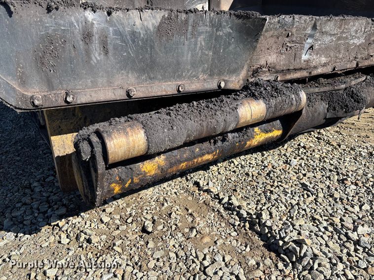 image for item YA1418 2016 Caterpillar AP1055F paver