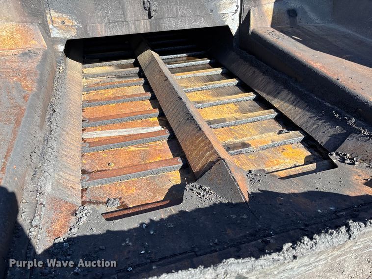 image for item YA1418 2016 Caterpillar AP1055F paver