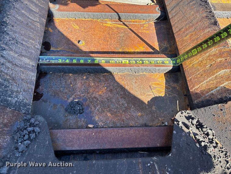 image for item YA1418 2016 Caterpillar AP1055F paver