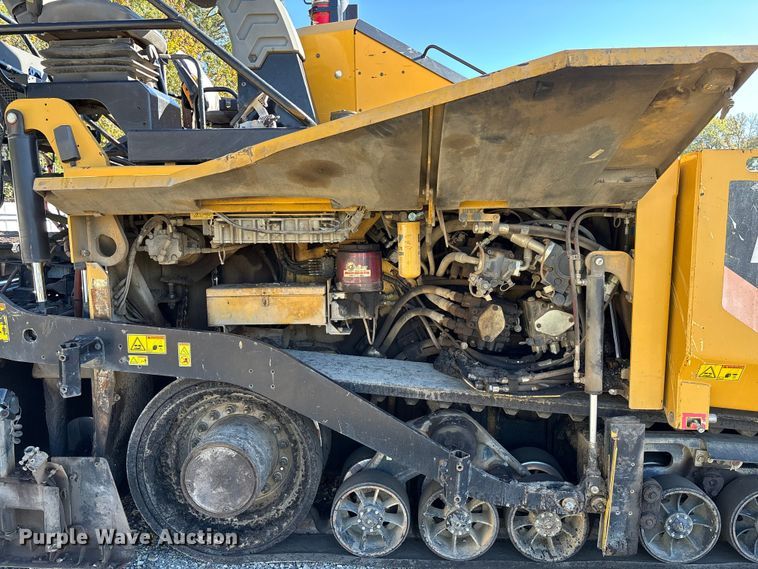 image for item YA1418 2016 Caterpillar AP1055F paver