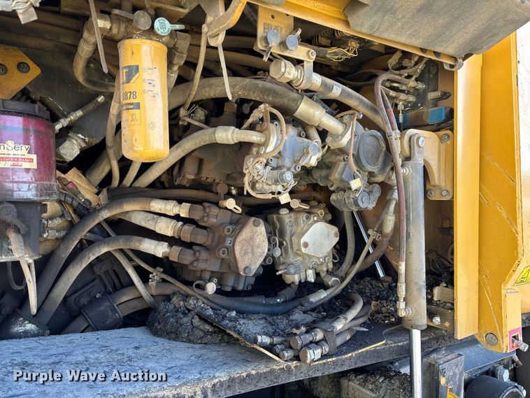 image for item YA1418 2016 Caterpillar AP1055F paver