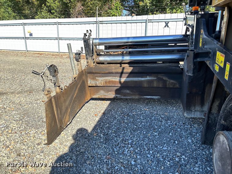 image for item YA1418 2016 Caterpillar AP1055F paver