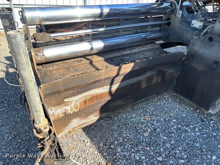 image for item YA1418 2016 Caterpillar AP1055F paver