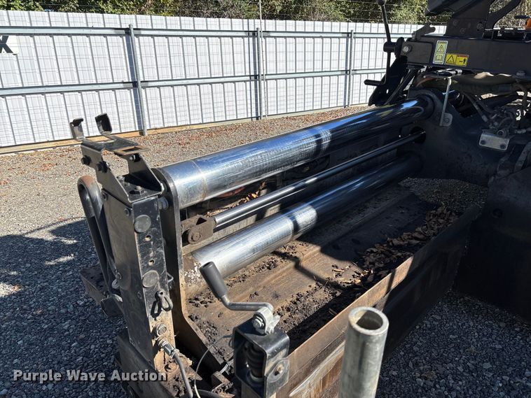 image for item YA1418 2016 Caterpillar AP1055F paver