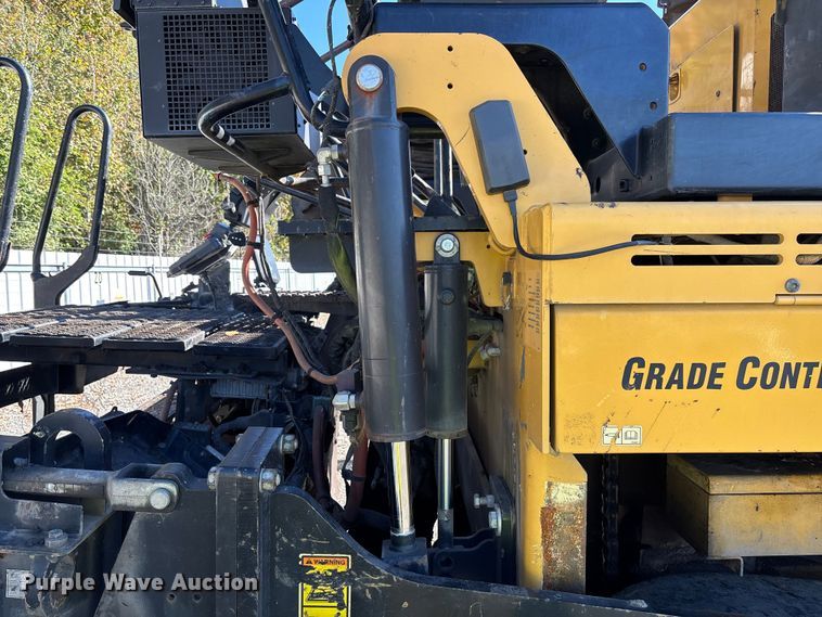 image for item YA1418 2016 Caterpillar AP1055F paver