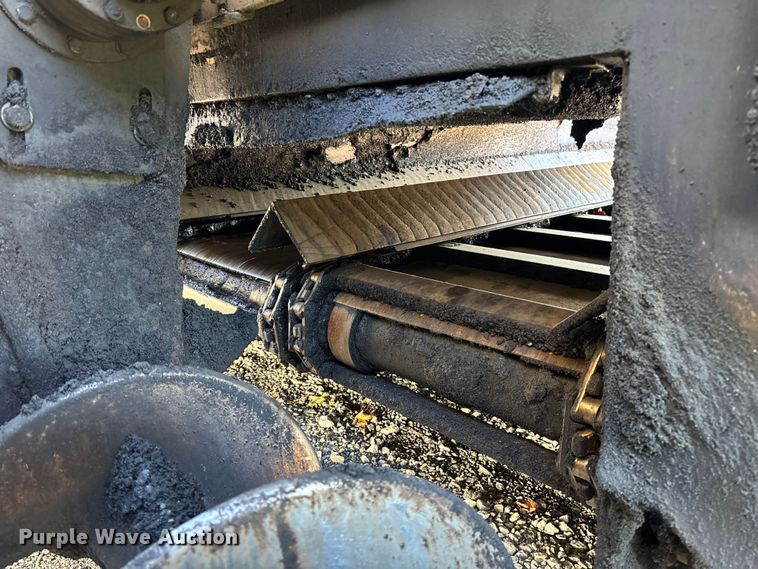 image for item YA1418 2016 Caterpillar AP1055F paver