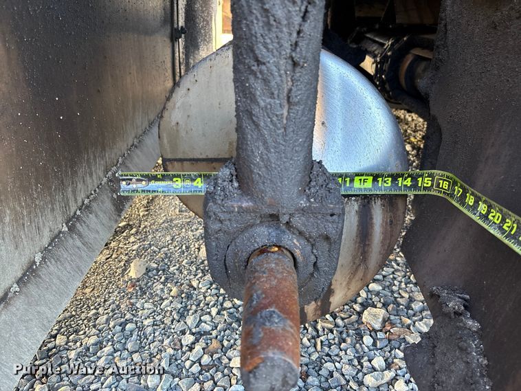 image for item YA1418 2016 Caterpillar AP1055F paver