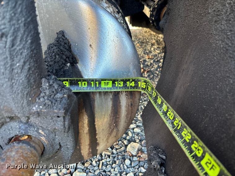 image for item YA1418 2016 Caterpillar AP1055F paver