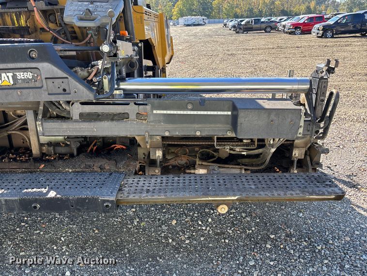 image for item YA1418 2016 Caterpillar AP1055F paver