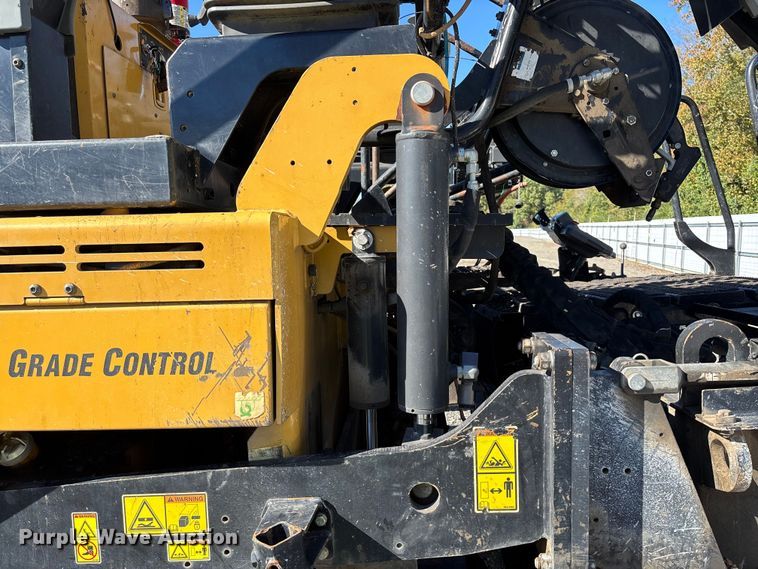 image for item YA1418 2016 Caterpillar AP1055F paver