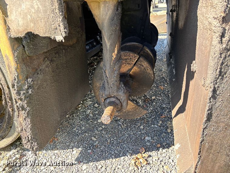 image for item YA1418 2016 Caterpillar AP1055F paver